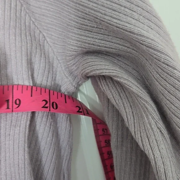 Scalloped Sweater - Picture 5 of 5